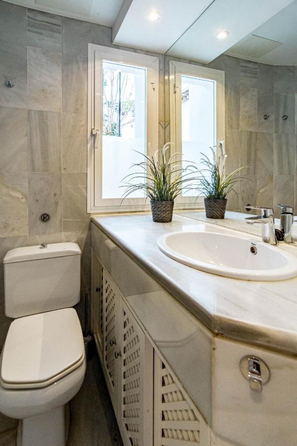 Feriehus Stunning 4-bedroom Townhouse With Breathtaking Views In Marbella
